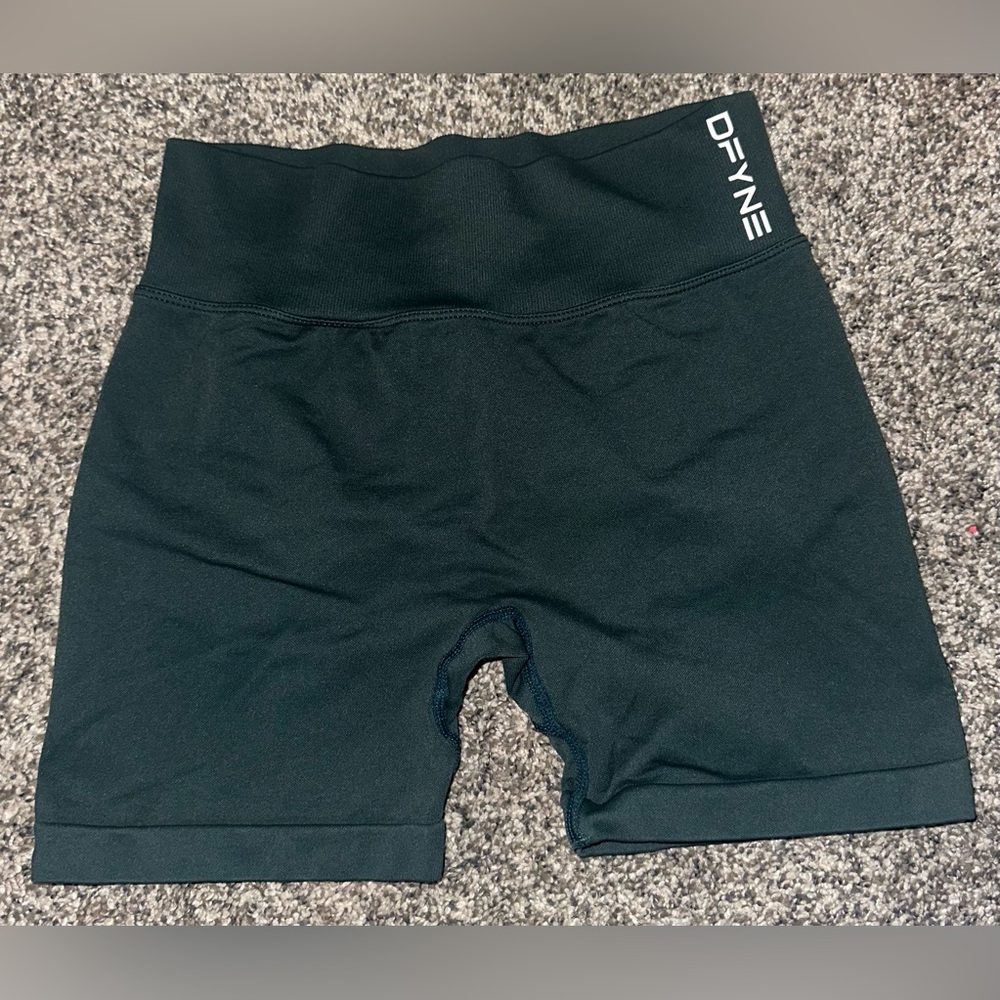DFYNE Dynamic Shorts | 4’5 Satin Green Size S